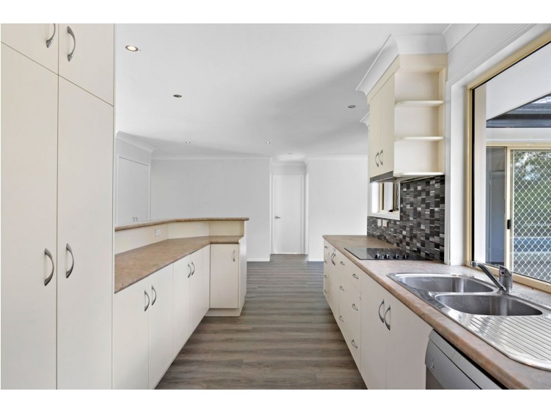 14 Kummara Road, Edens Landing QLD 4207