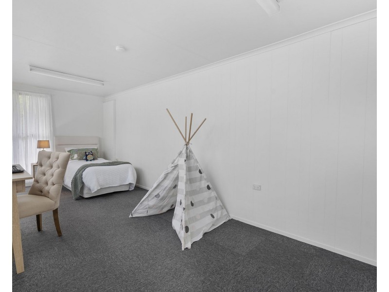 4 Coolcrest Street, Daisy Hill QLD 4127