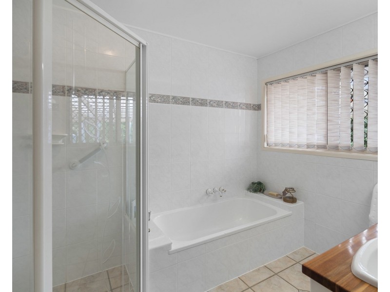 4 Coolcrest Street, Daisy Hill QLD 4127