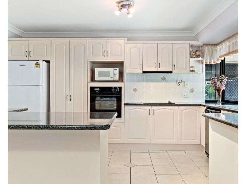 23 Yellowstone Place, Parkinson QLD 4115