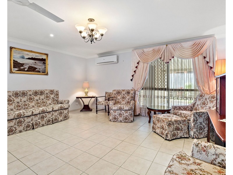 23 Yellowstone Place, Parkinson QLD 4115