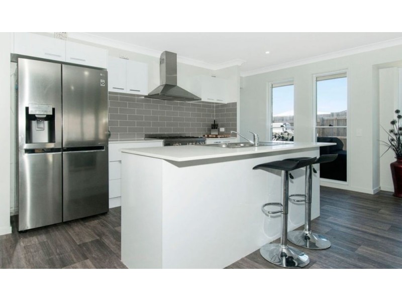 35 Mt Pleasant Street, Park Ridge QLD 4125