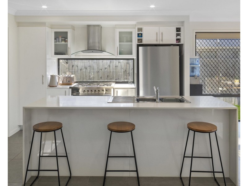 93 Vineyard Drive, Greenbank QLD 4124
