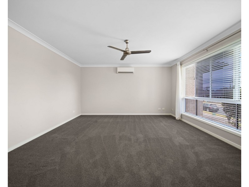 24 Hill End Avenue, Hillcrest QLD 4118