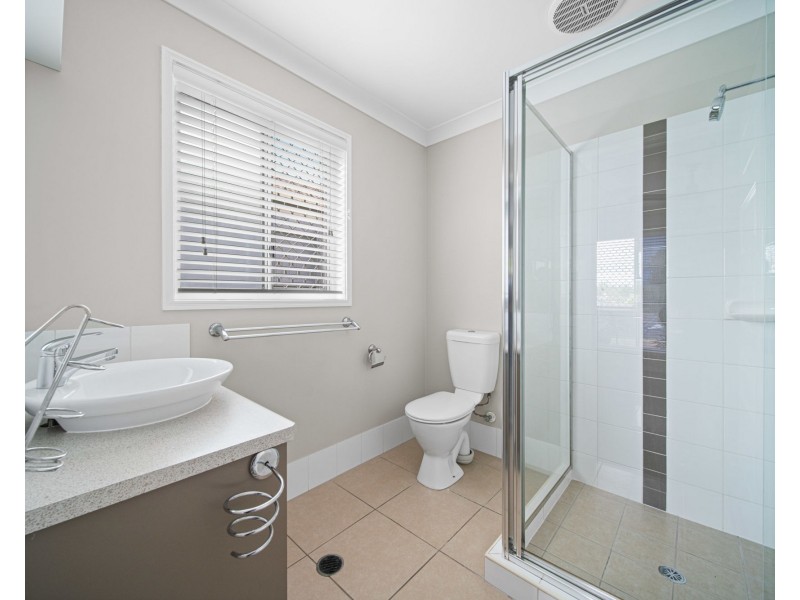 24 Hill End Avenue, Hillcrest QLD 4118