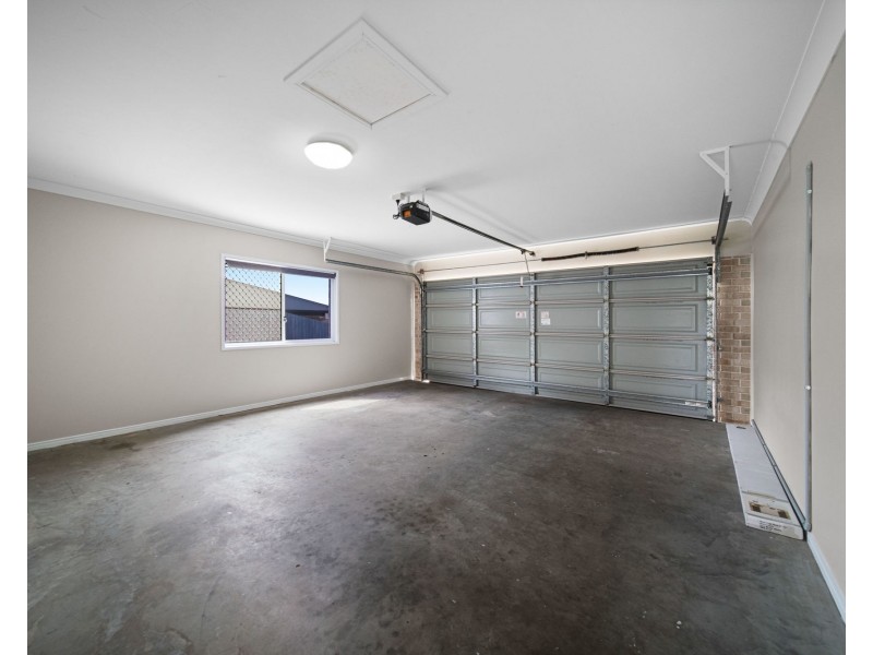 24 Hill End Avenue, Hillcrest QLD 4118