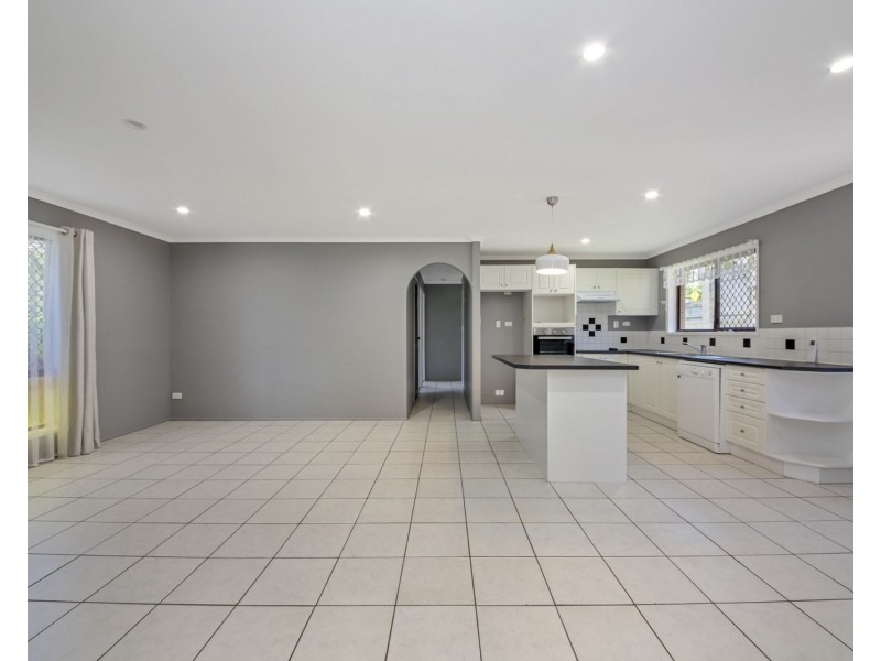 2 Knightsbridge Crescent, Rochedale South QLD 4123