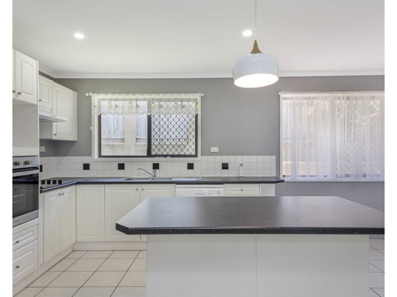 2 Knightsbridge Crescent, Rochedale South QLD 4123