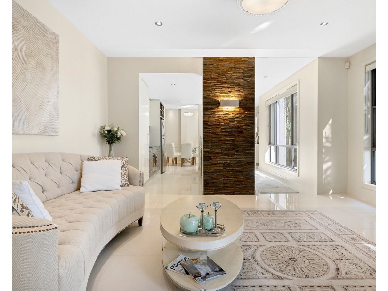 1/50 Government Road, Labrador QLD 4215