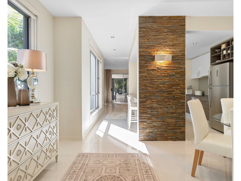 1/50 Government Road, Labrador QLD 4215