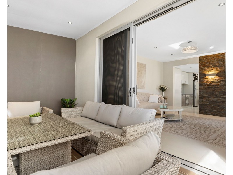 1/50 Government Road, Labrador QLD 4215