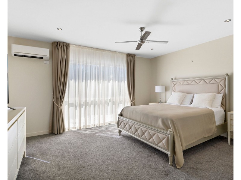 1/50 Government Road, Labrador QLD 4215