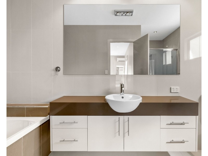 1/50 Government Road, Labrador QLD 4215