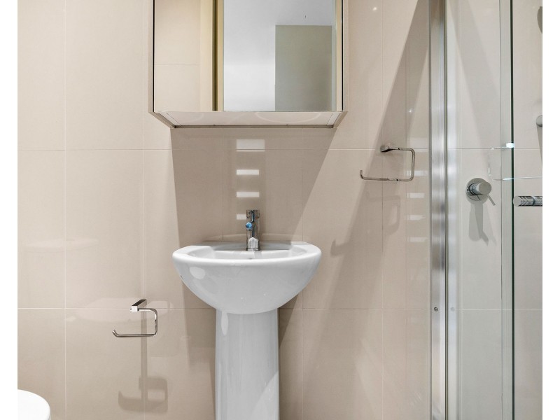 1/50 Government Road, Labrador QLD 4215