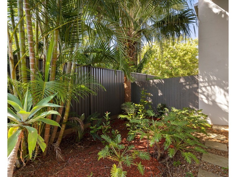 1/50 Government Road, Labrador QLD 4215