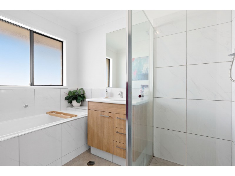 27 Jasmina Parade, Waterford QLD 4133