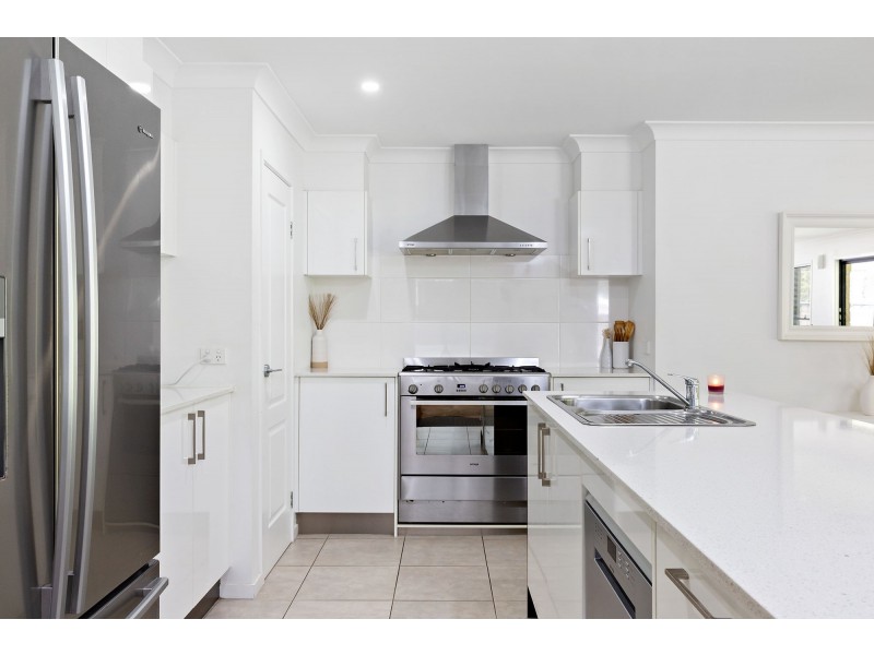 27 Jasmina Parade, Waterford QLD 4133