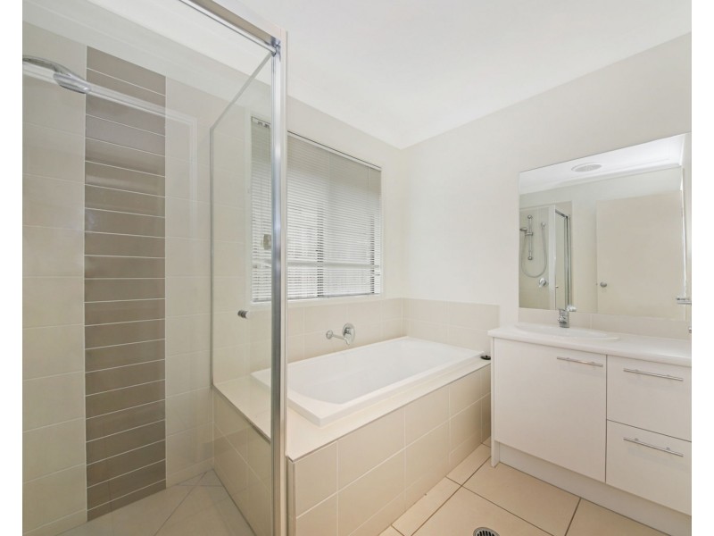 42 Mount Mee, Park Ridge QLD 4125