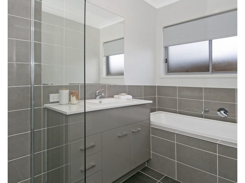 4 Samford Drive, Holmview QLD 4207