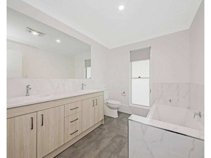 2 Dominic Drive, Logan Reserve QLD 4133