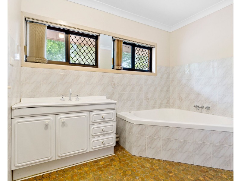 22 Caloola Drive, Springwood QLD 4127