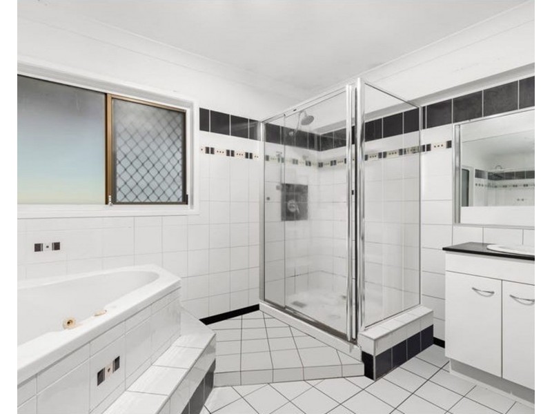 12 Sweetgum Street, Hillcrest QLD 4118