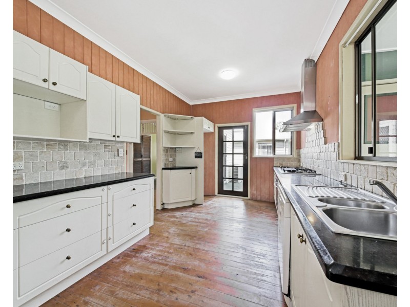 33 Bovey Street, Coopers Plains QLD 4108