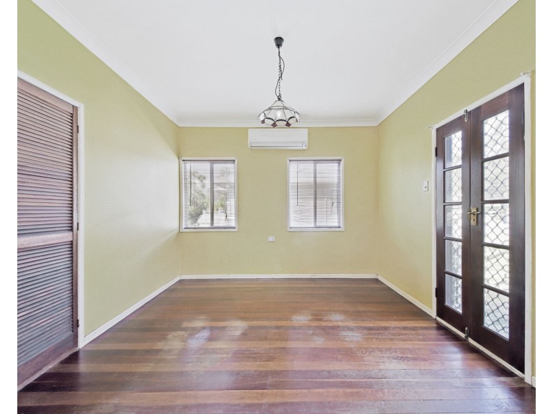 33 Bovey Street, Coopers Plains QLD 4108