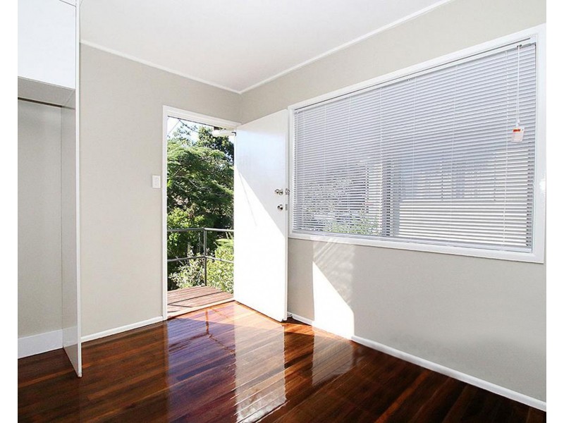 4 Sithney Street, Kingston QLD 4114