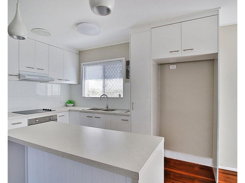 4 Sithney Street, Kingston QLD 4114