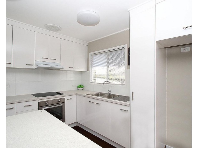 4 Sithney Street, Kingston QLD 4114