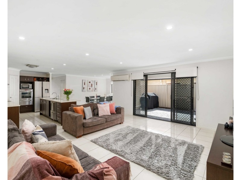 44 Girraween Crescent, Parkinson QLD 4115