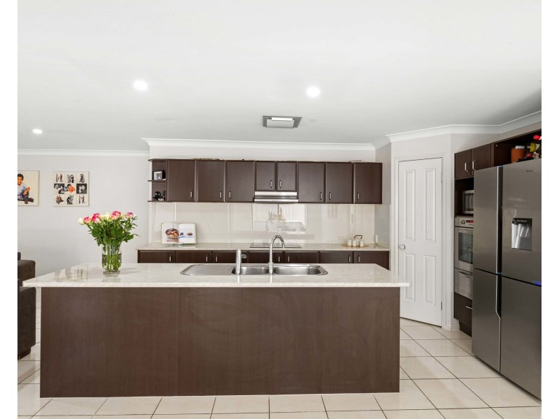 44 Girraween Crescent, Parkinson QLD 4115