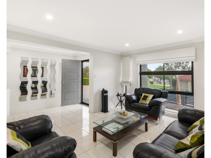 44 Girraween Crescent, Parkinson QLD 4115