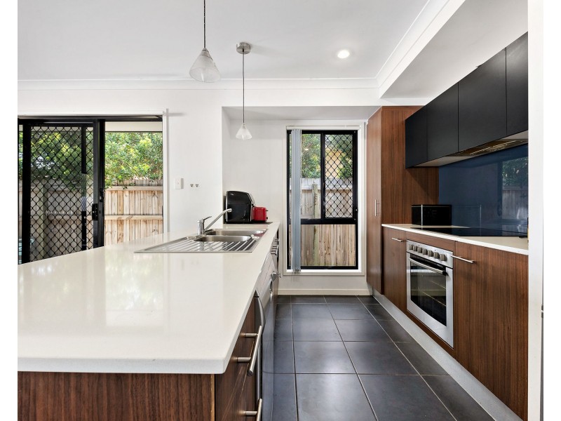 27 Ravensbourne Circuit, Waterford QLD 4133