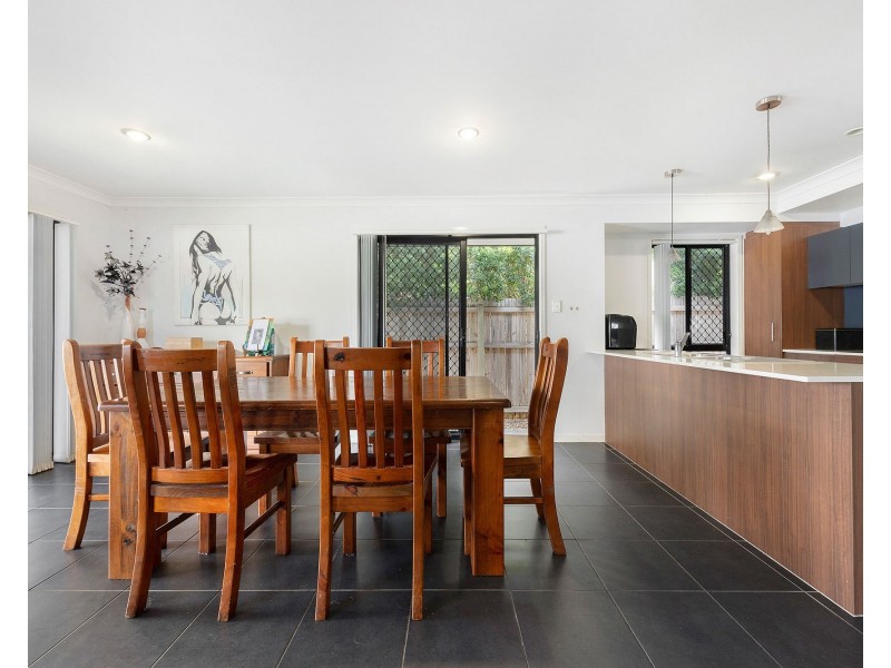 27 Ravensbourne Circuit, Waterford QLD 4133