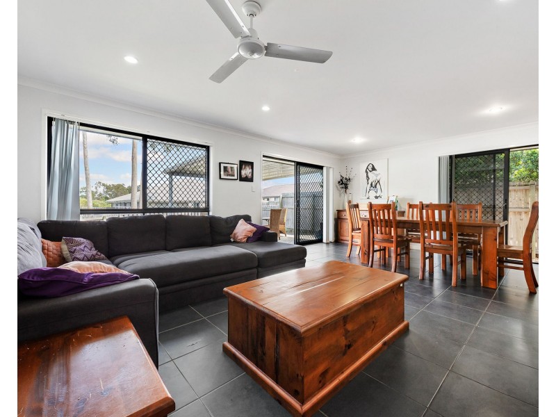 27 Ravensbourne Circuit, Waterford QLD 4133