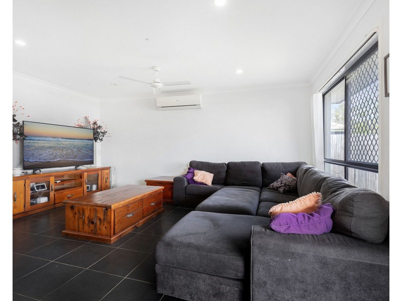 27 Ravensbourne Circuit, Waterford QLD 4133