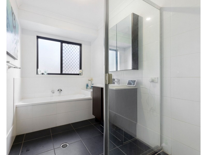 27 Ravensbourne Circuit, Waterford QLD 4133