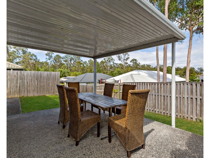 27 Ravensbourne Circuit, Waterford QLD 4133