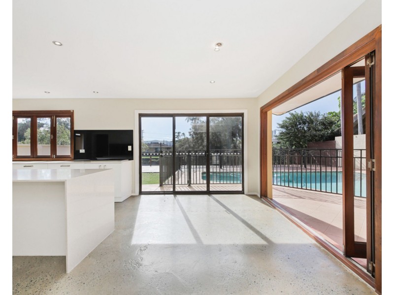 3 Monterey Court, Broadbeach Waters QLD 4218