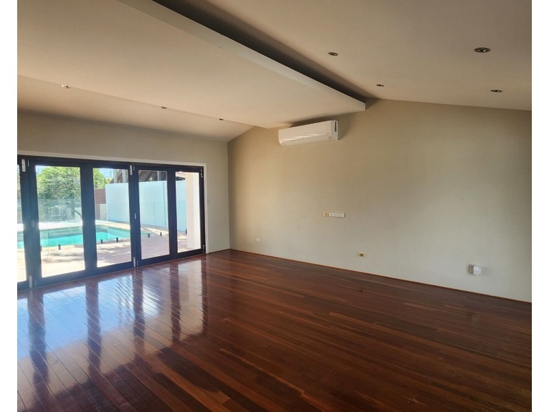 3 Monterey Court, Broadbeach Waters QLD 4218