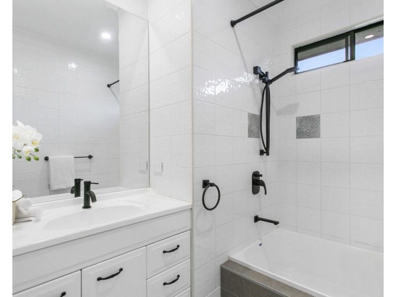 15B Oleander Street, Daisy Hill QLD 4127