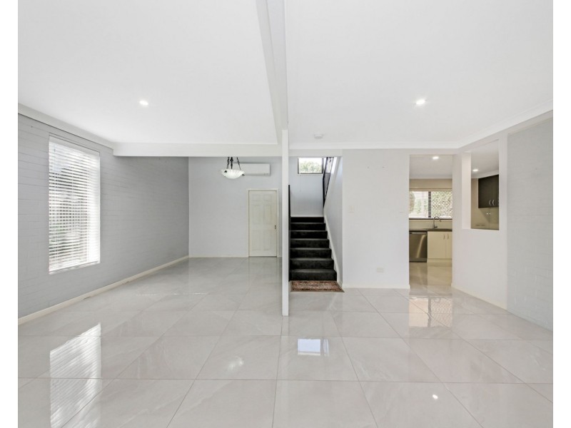 12 Wenlock Crescent, Springwood QLD 4127
