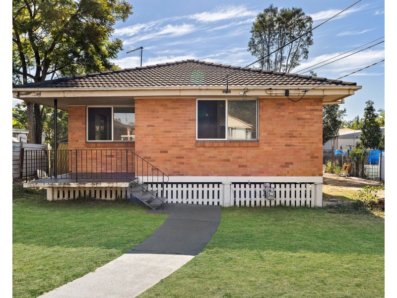 8 Caesar Street, Kingston QLD 4114