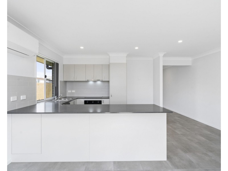 10 Sugar Maple Drive, Park Ridge QLD 4125