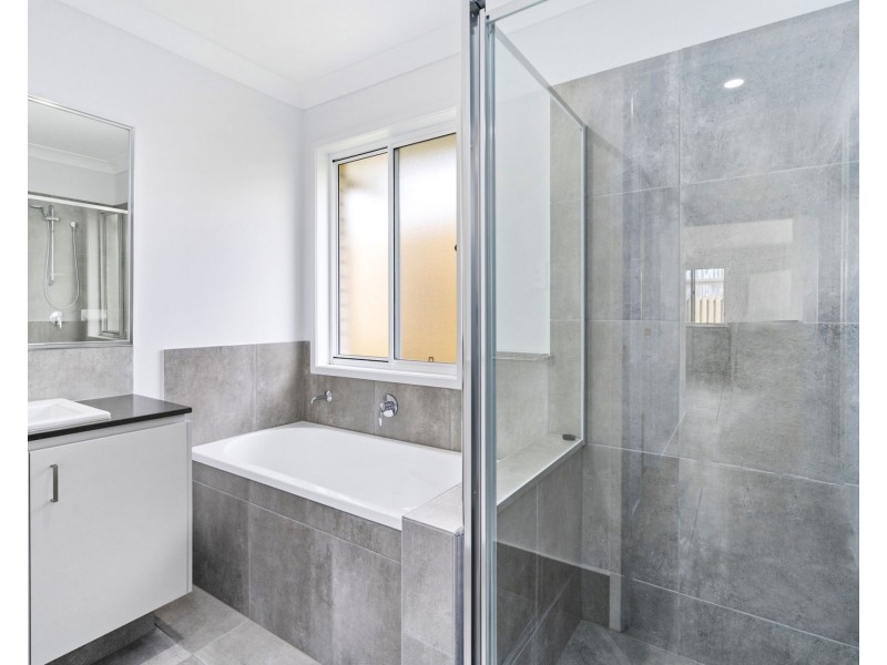 10 Sugar Maple Drive, Park Ridge QLD 4125
