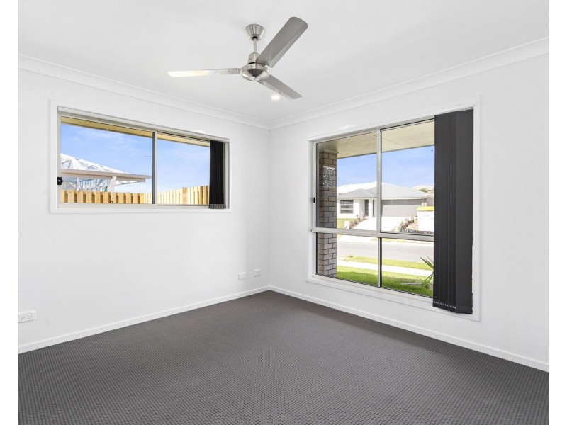 10 Sugar Maple Drive, Park Ridge QLD 4125