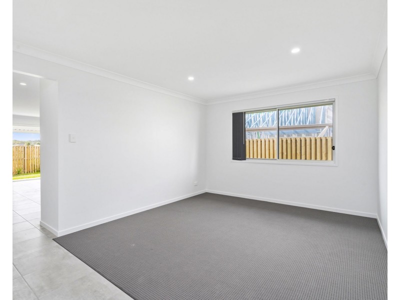 10 Sugar Maple Drive, Park Ridge QLD 4125