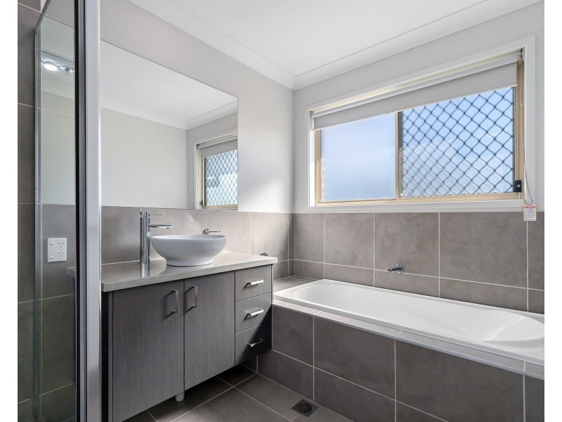 1 Drewett Avenue, Redbank Plains QLD 4301